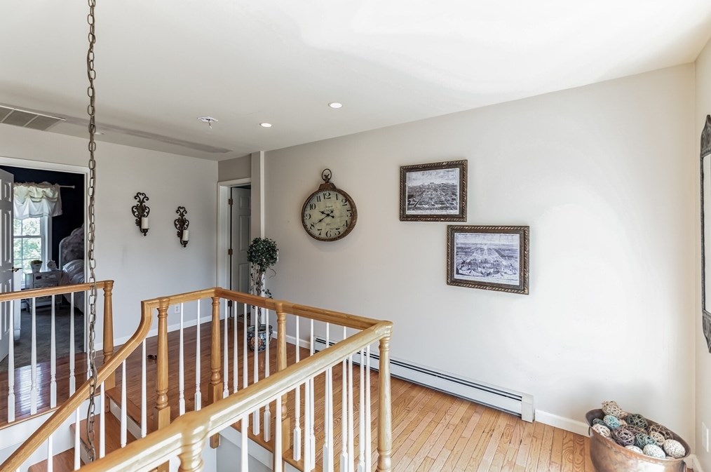 1 Aster Ln, Dartmouth MA 02748-1785 exterior