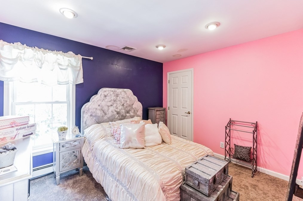 1 Aster Ln, Dartmouth MA 02748-1785 exterior