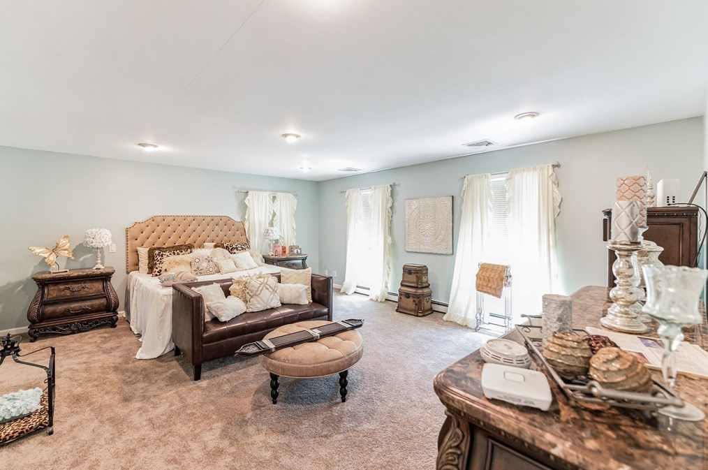 1 Aster Ln, Dartmouth MA 02748-1785 exterior