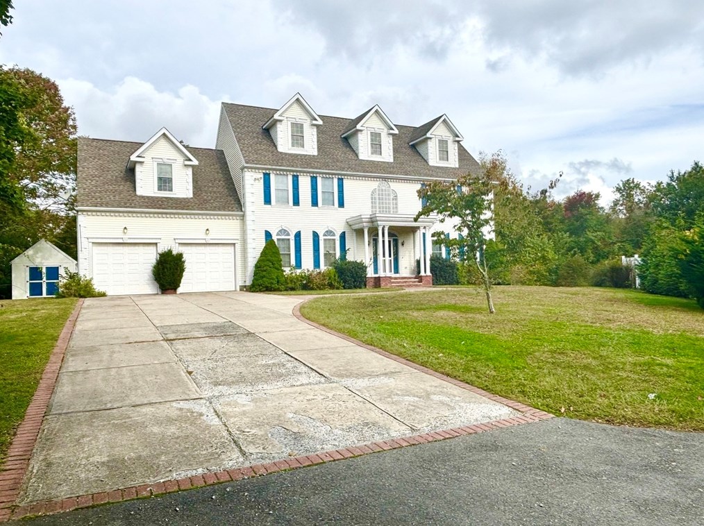 1 Aster Ln, Dartmouth MA 02748-1785 exterior