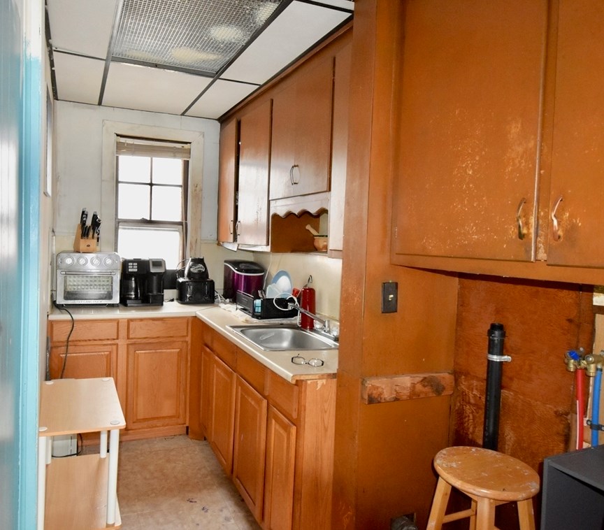 36 Plantation St, Worcester MA 01604-4756 exterior