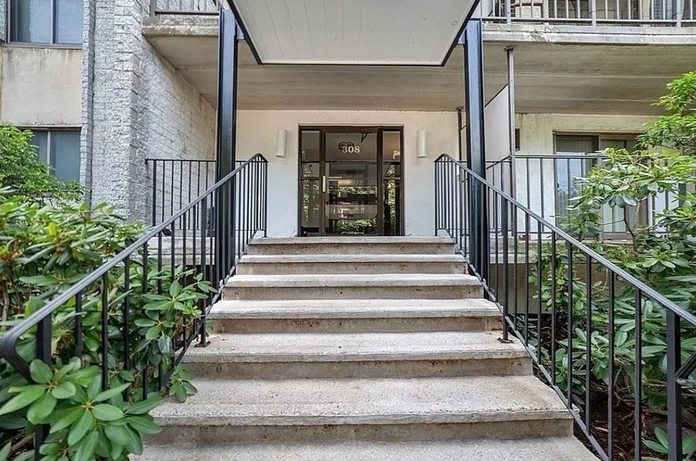 308 Quarry St, Quincy MA 02169-4164 exterior