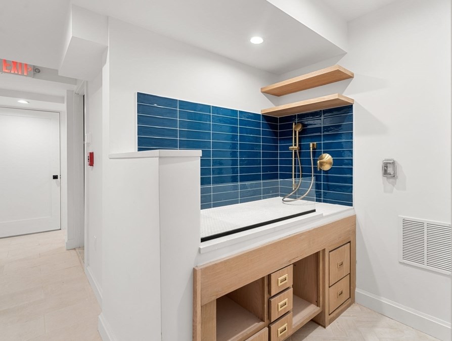 1618 Beacon St, Brookline MA 02446-2258 exterior