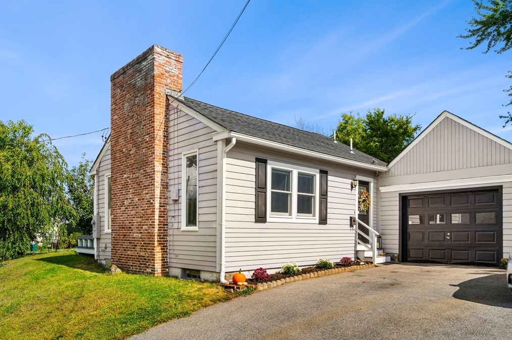 755 Merrimack St, Lowell MA 01852-5903 exterior