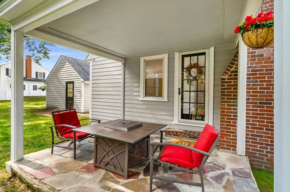 755 Merrimack St, Lowell MA 01852-5903 exterior