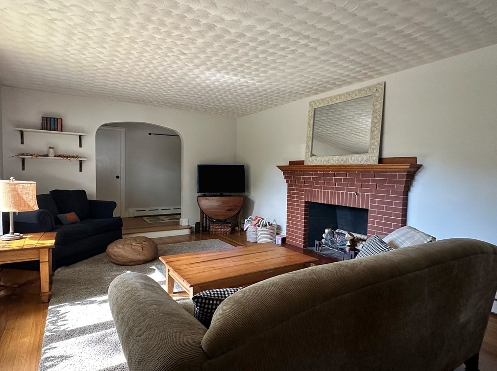 526 Commercial St, Weymouth MA 02188-3705 exterior