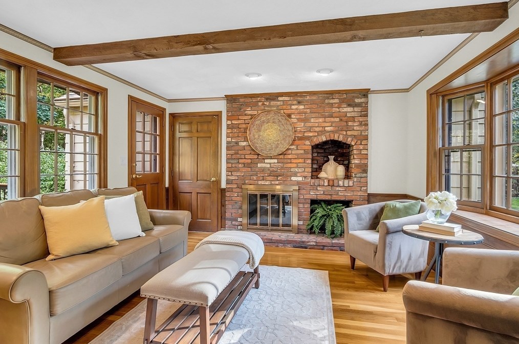 44 Thomas Dr, Chelmsford MA 01824-2010 exterior