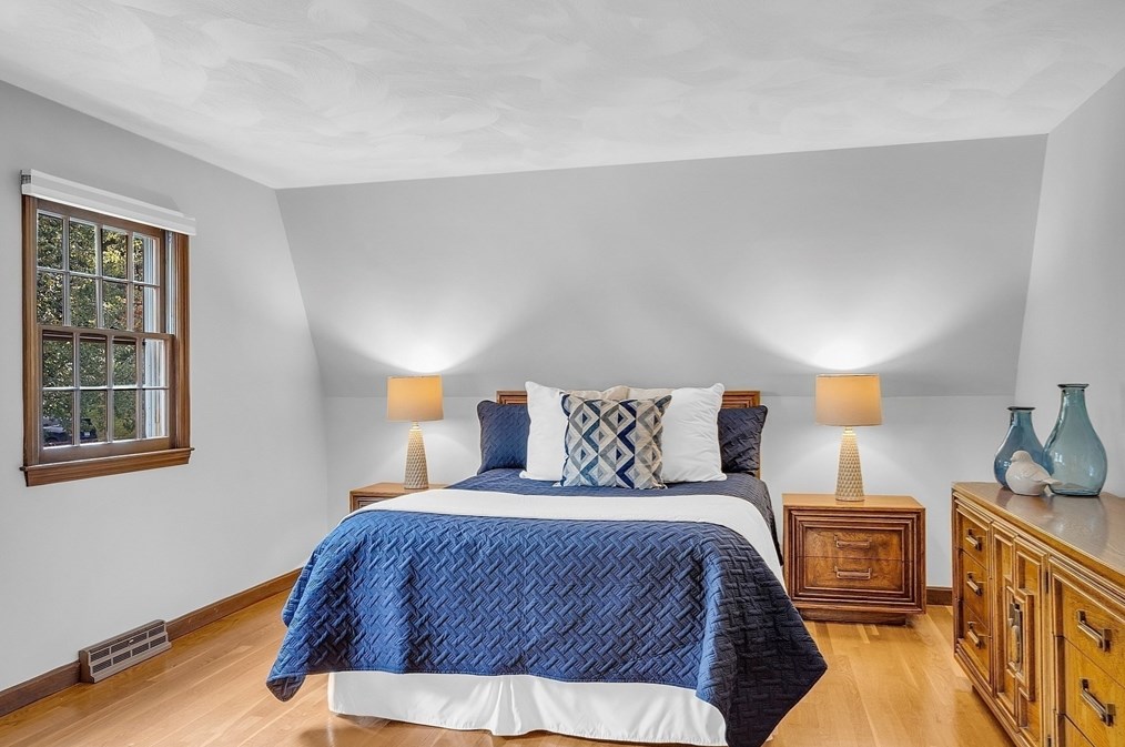 44 Thomas Dr, Chelmsford MA 01824-2010 exterior