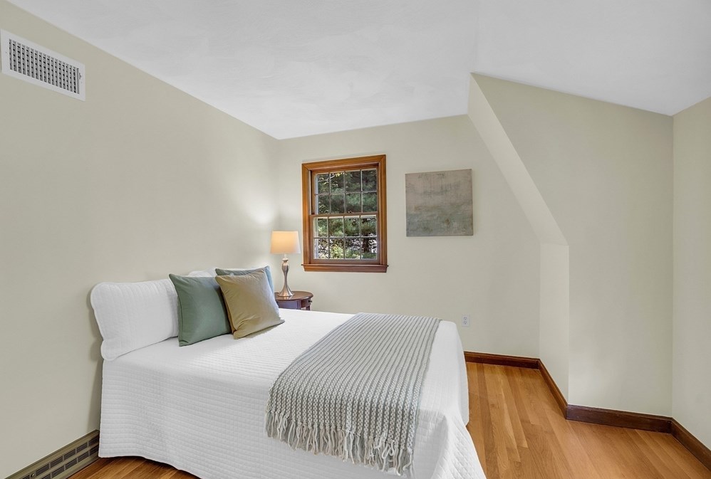 44 Thomas Dr, Chelmsford MA 01824-2010 exterior