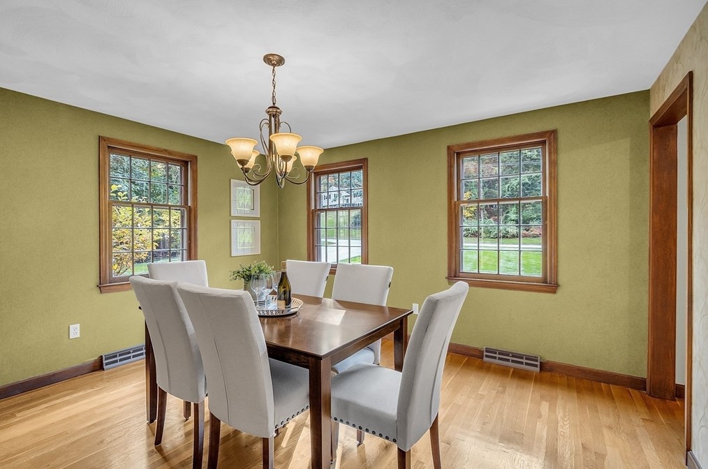 44 Thomas Dr, Chelmsford MA 01824-2010 exterior