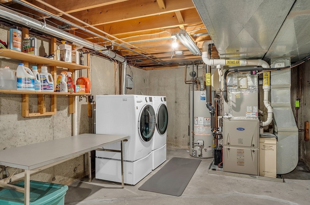 44 Thomas Dr, Chelmsford MA 01824-2010 exterior