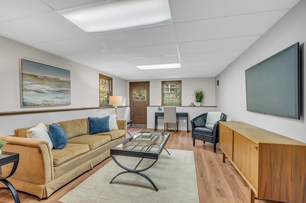 44 Thomas Dr, Chelmsford MA 01824-2010 exterior