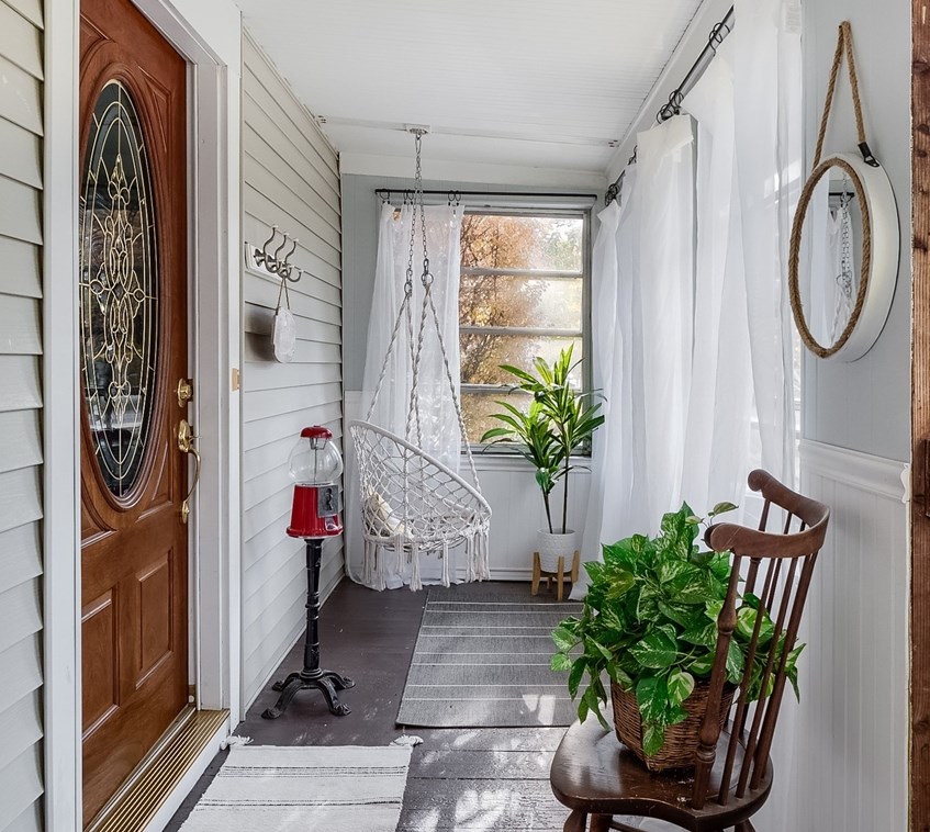 465 Chandler St, Worcester MA 01602-2935 exterior