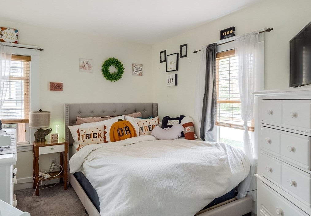 465 Chandler St, Worcester MA 01602-2935 exterior