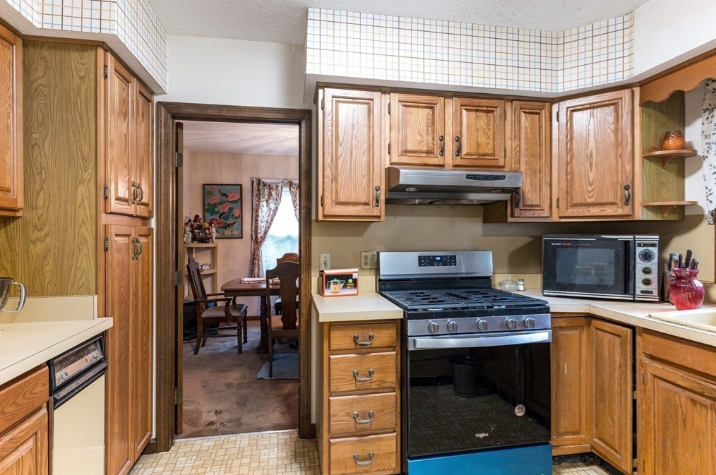 53 Tucker Ln, Dartmouth MA 02747-3528 exterior