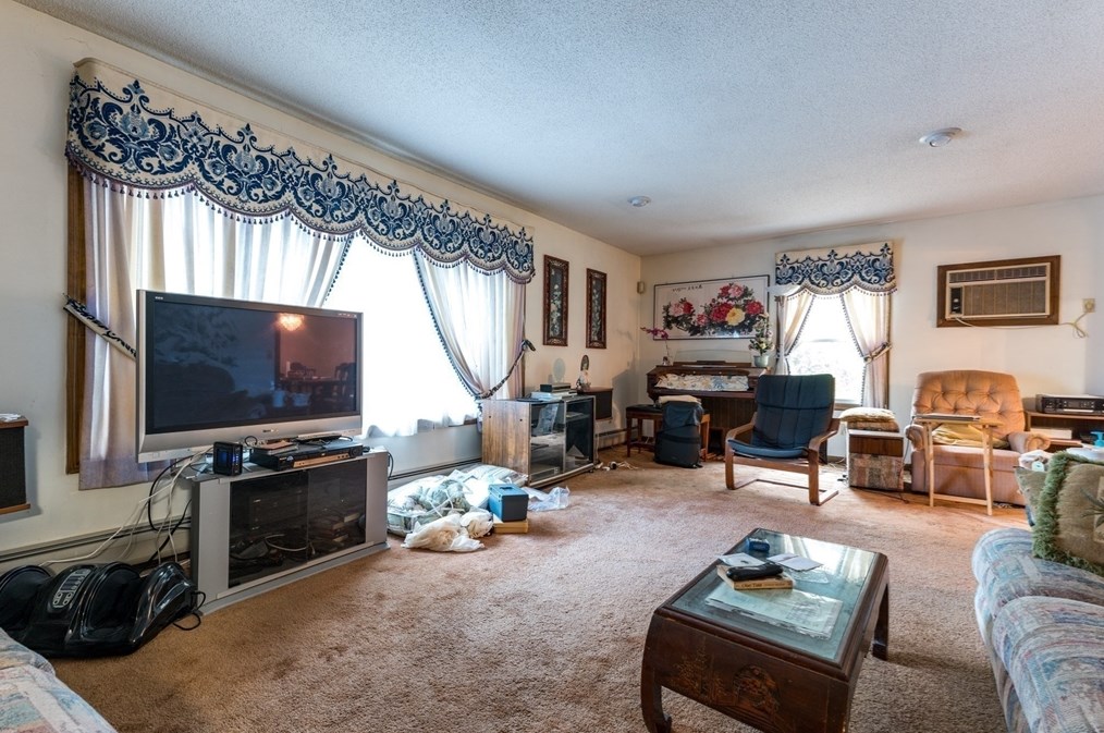 53 Tucker Ln, Dartmouth MA 02747-3528 exterior