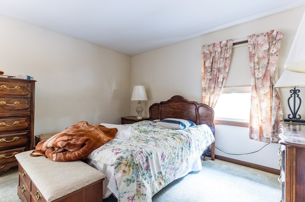 53 Tucker Ln, Dartmouth MA 02747-3528 exterior