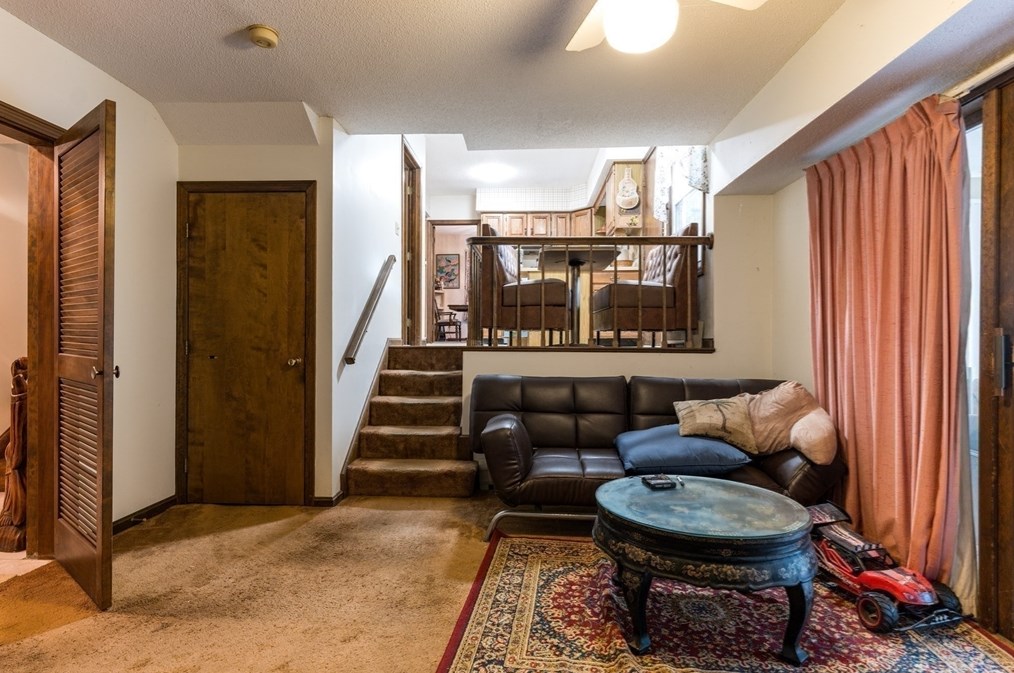 53 Tucker Ln, Dartmouth MA 02747-3528 exterior