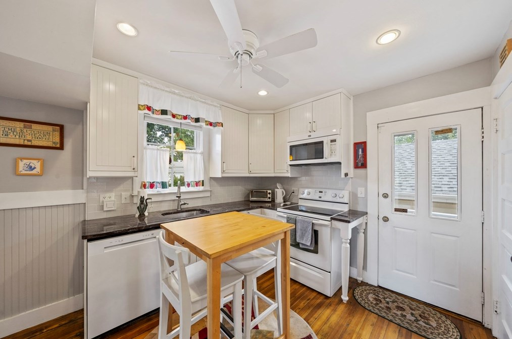 75 Greenleaf St, Quincy MA  02169-4429 exterior