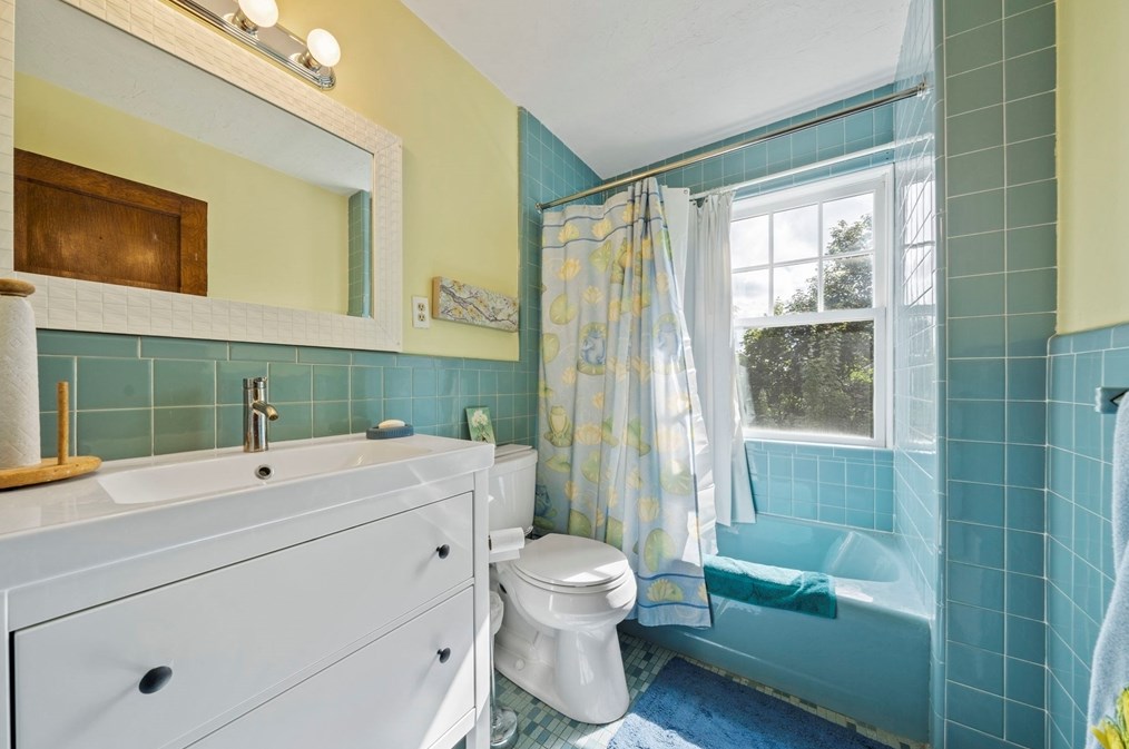 75 Greenleaf St, Quincy MA  02169-4429 exterior