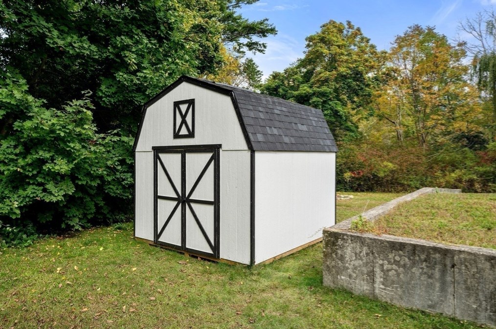 175 Plymouth St, Carver MA  02330-1002 exterior