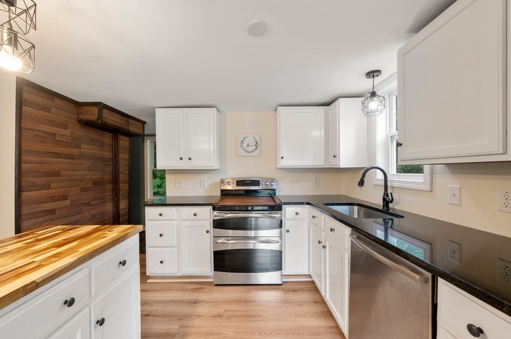 175 Plymouth St, Carver MA  02330-1002 exterior