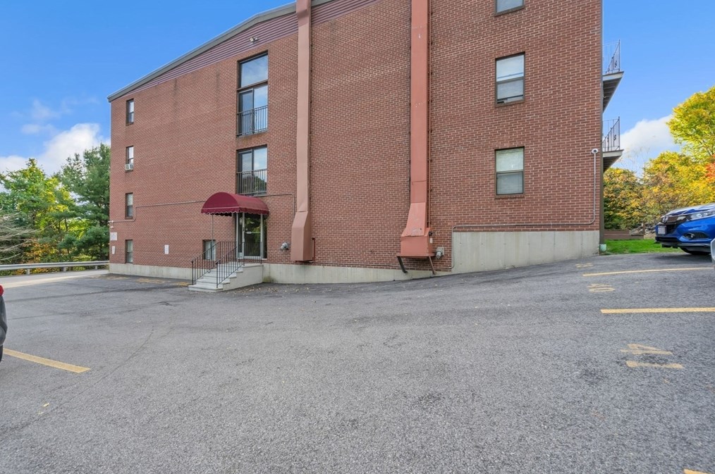 10 Wrentham Rd, Worcester MA  01602-1348 exterior