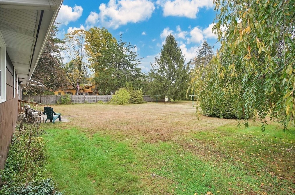 75 Hadley St, South Hadley MA 01075-1047 exterior