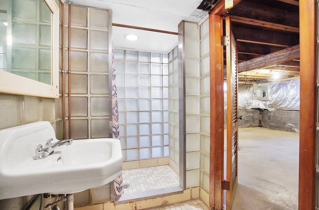 75 Hadley St, South Hadley MA 01075-1047 exterior