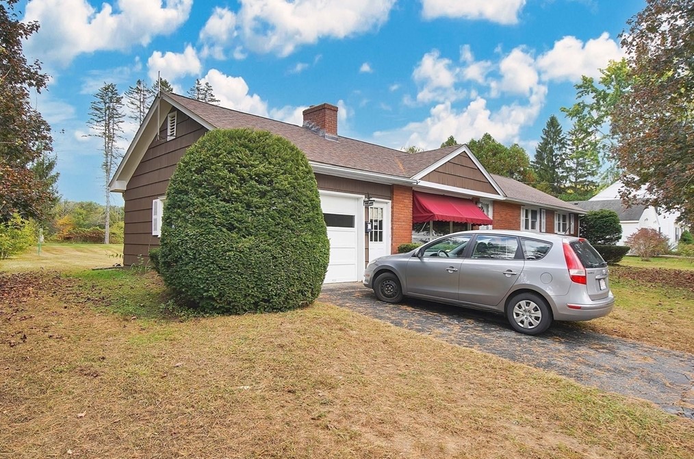 75 Hadley St, South Hadley MA 01075-1047 exterior