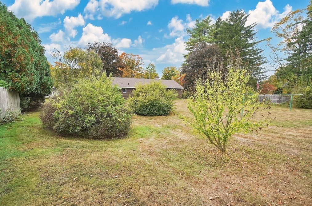 75 Hadley St, South Hadley MA 01075-1047 exterior