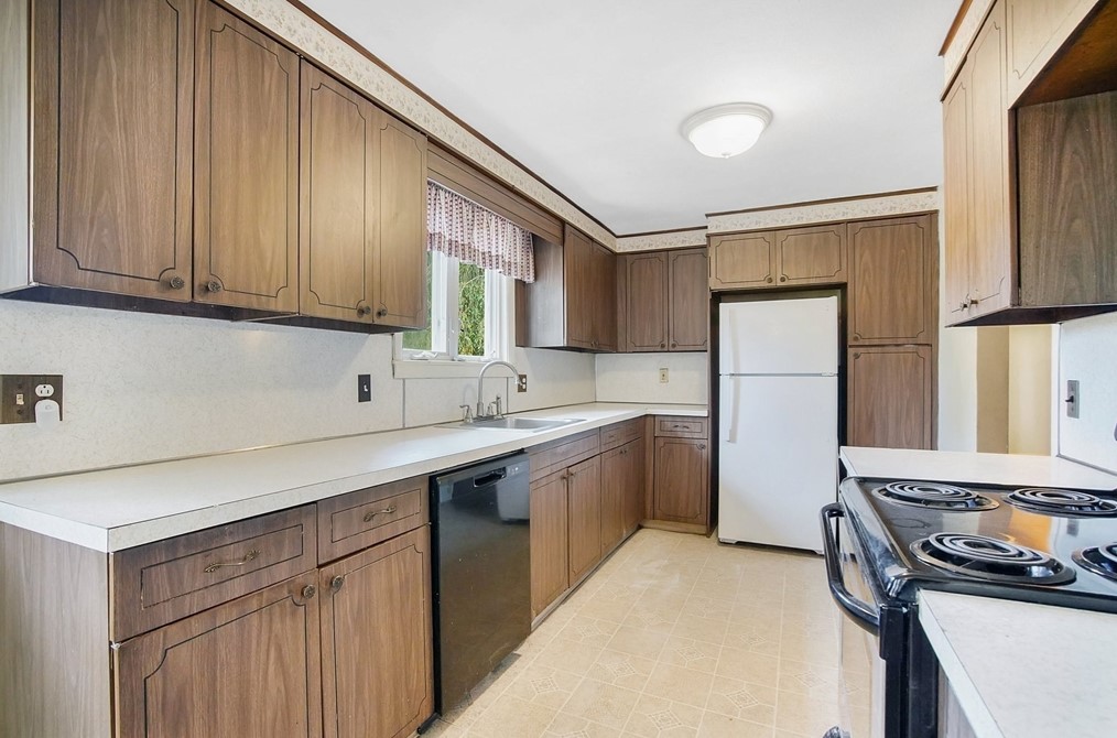 75 Hadley St, South Hadley MA 01075-1047 exterior