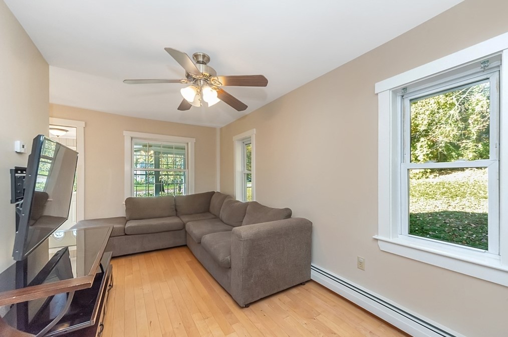 2677 Main St, Lancaster MA 01523-2327 exterior