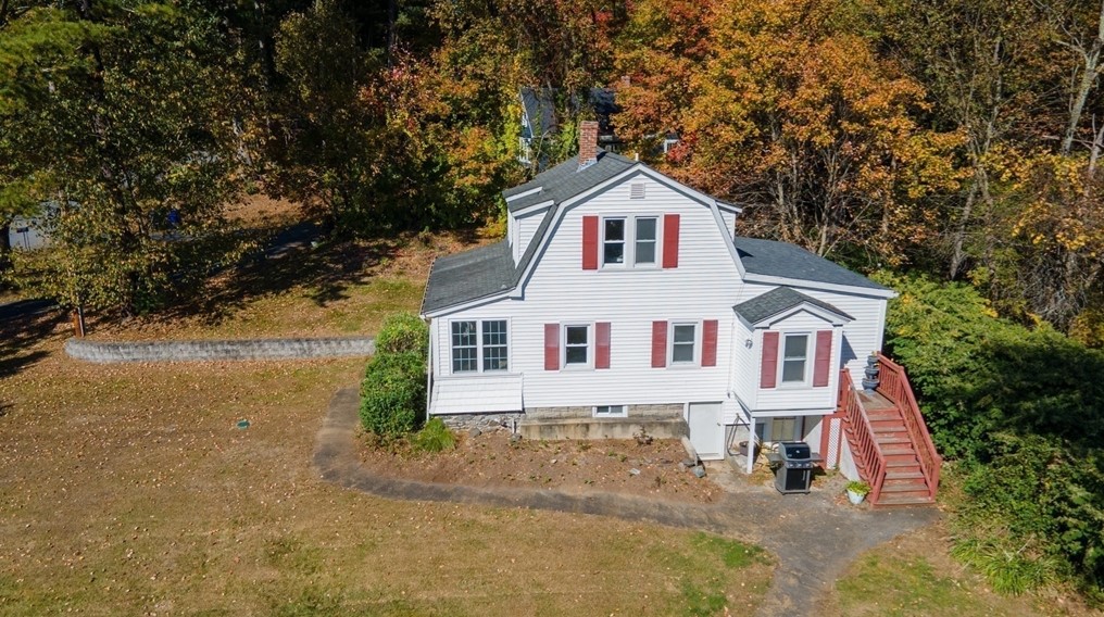 2677 Main St, Lancaster MA 01523-2327 exterior