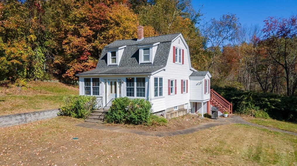 2677 Main St, Lancaster MA 01523-2327 exterior