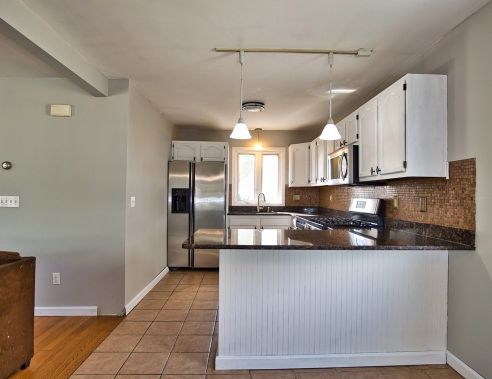 3 Wordell St, Dartmouth MA  02748-1600 exterior