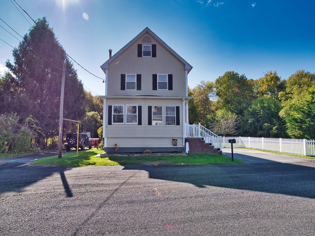 3 Wordell St, Dartmouth MA  02748-1600 exterior