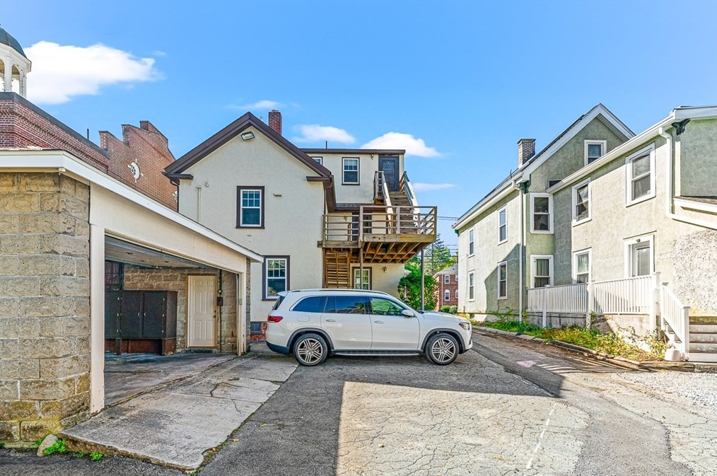 1011 Massachusetts Ave, Arlington MA 02476-4310 exterior