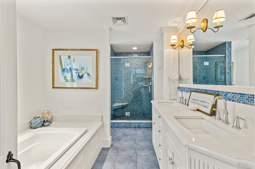 4259 Main St, Barnstable MA 02630-1140 exterior