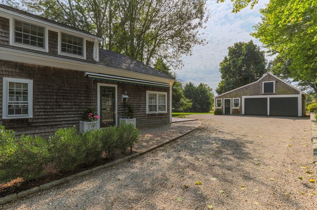 4259 Main St, Barnstable MA 02630-1140 exterior