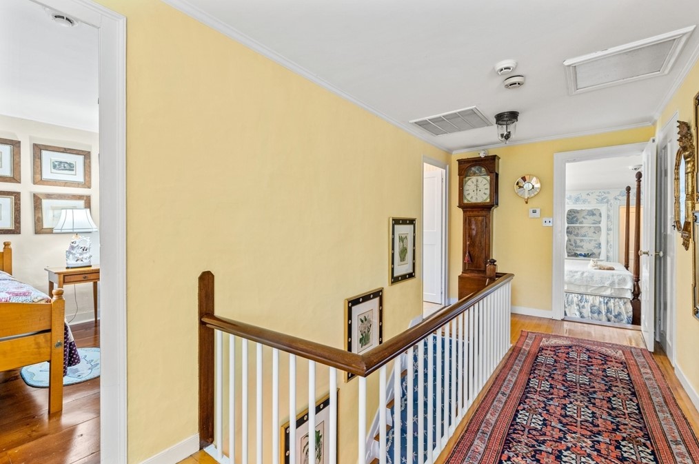 4259 Main St, Barnstable MA 02630-1140 exterior