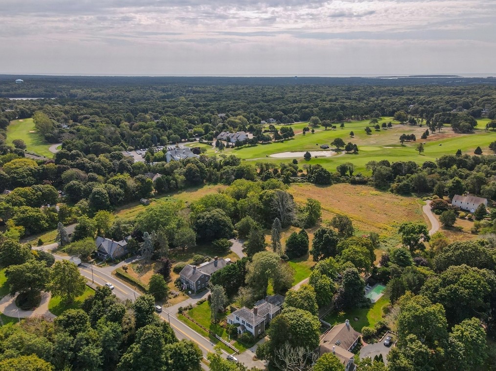 4259 Main St, Barnstable MA 02630-1140 exterior