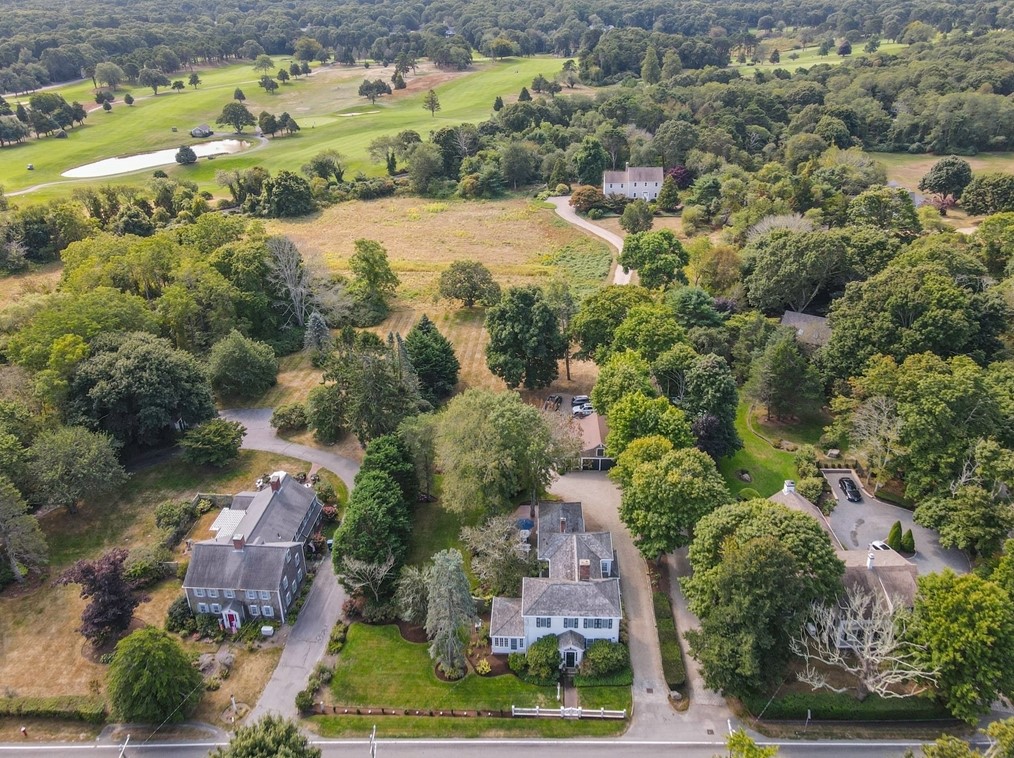 4259 Main St, Barnstable MA 02630-1140 exterior