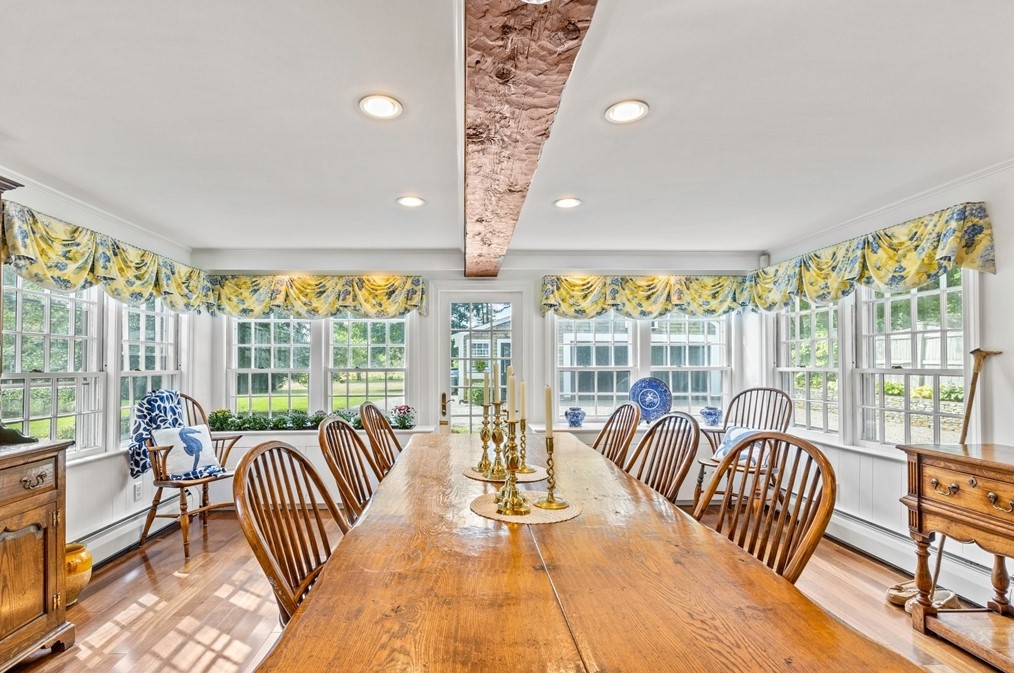 4259 Main St, Barnstable MA 02630-1140 exterior