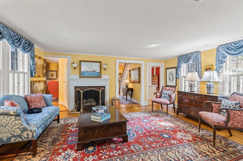 4259 Main St, Barnstable MA 02630-1140 exterior