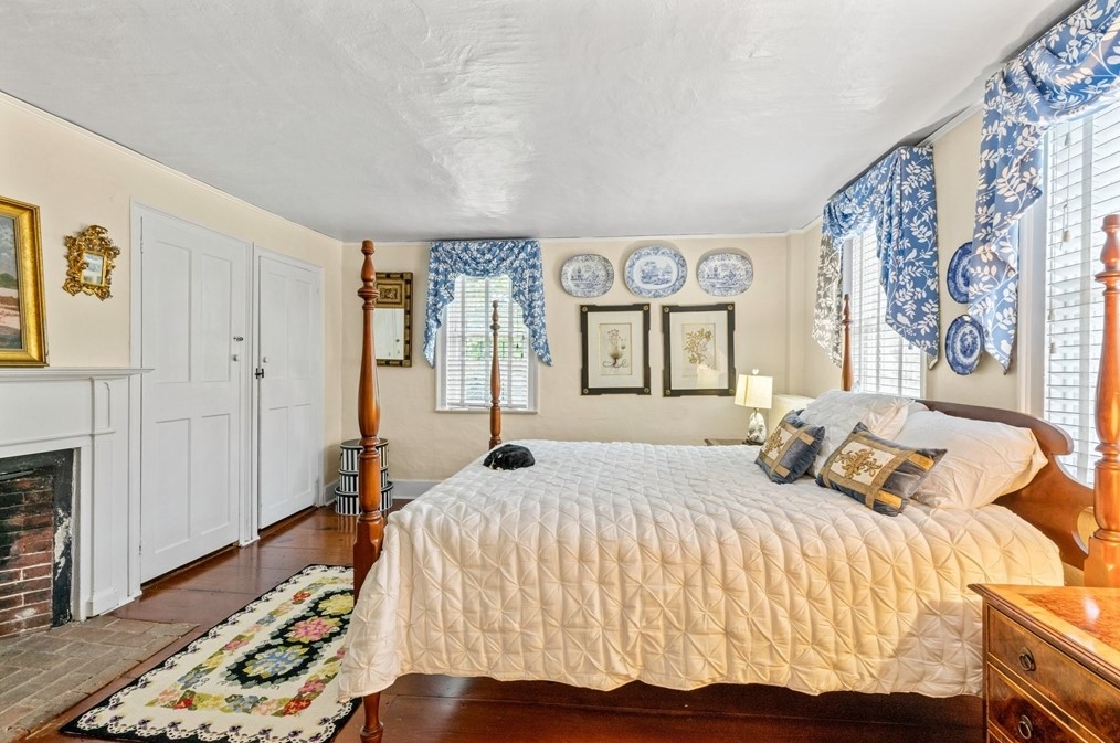 4259 Main St, Barnstable MA 02630-1140 exterior