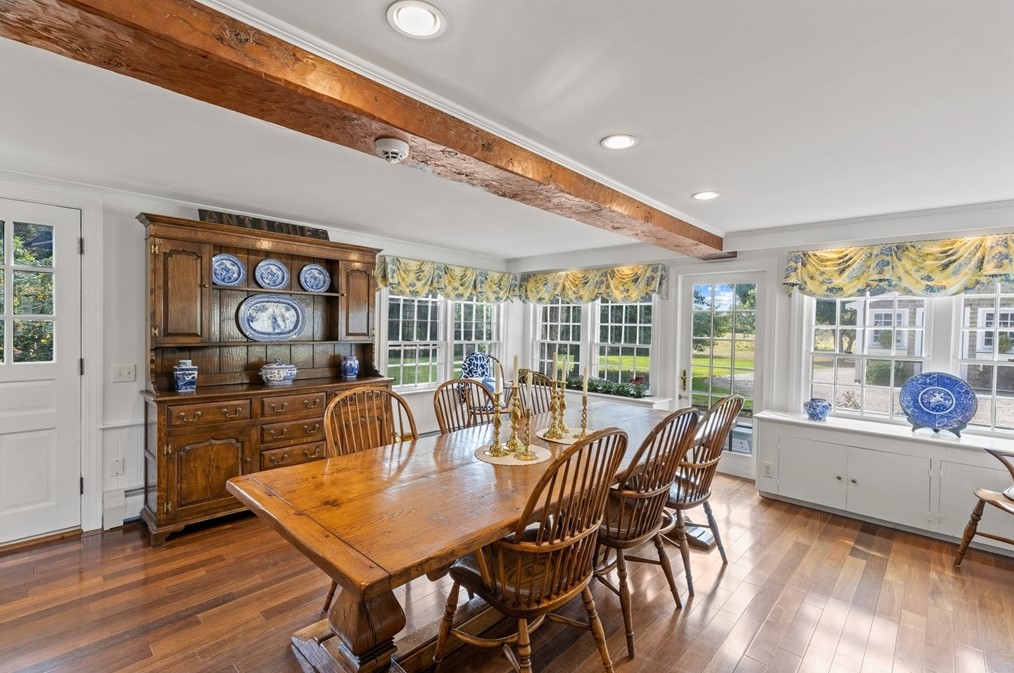 4259 Main St, Barnstable MA 02630-1140 exterior