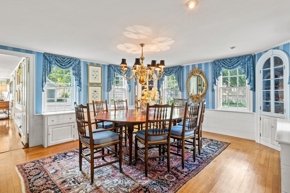 4259 Main St, Barnstable MA 02630-1140 exterior