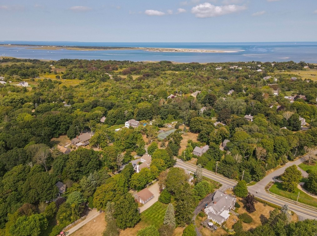 4259 Main St, Barnstable MA 02630-1140 exterior