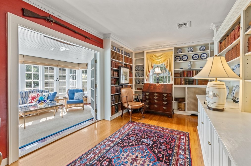 4259 Main St, Barnstable MA 02630-1140 exterior